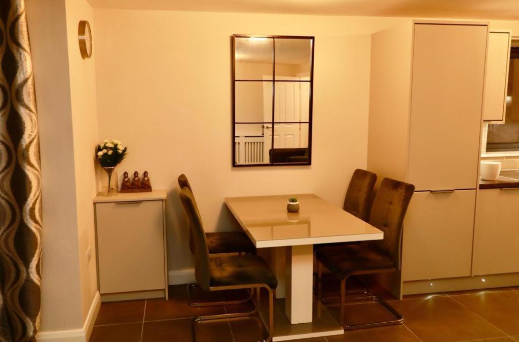 Lovely 2- Bedroom Apartment In Belfast Exterior photo